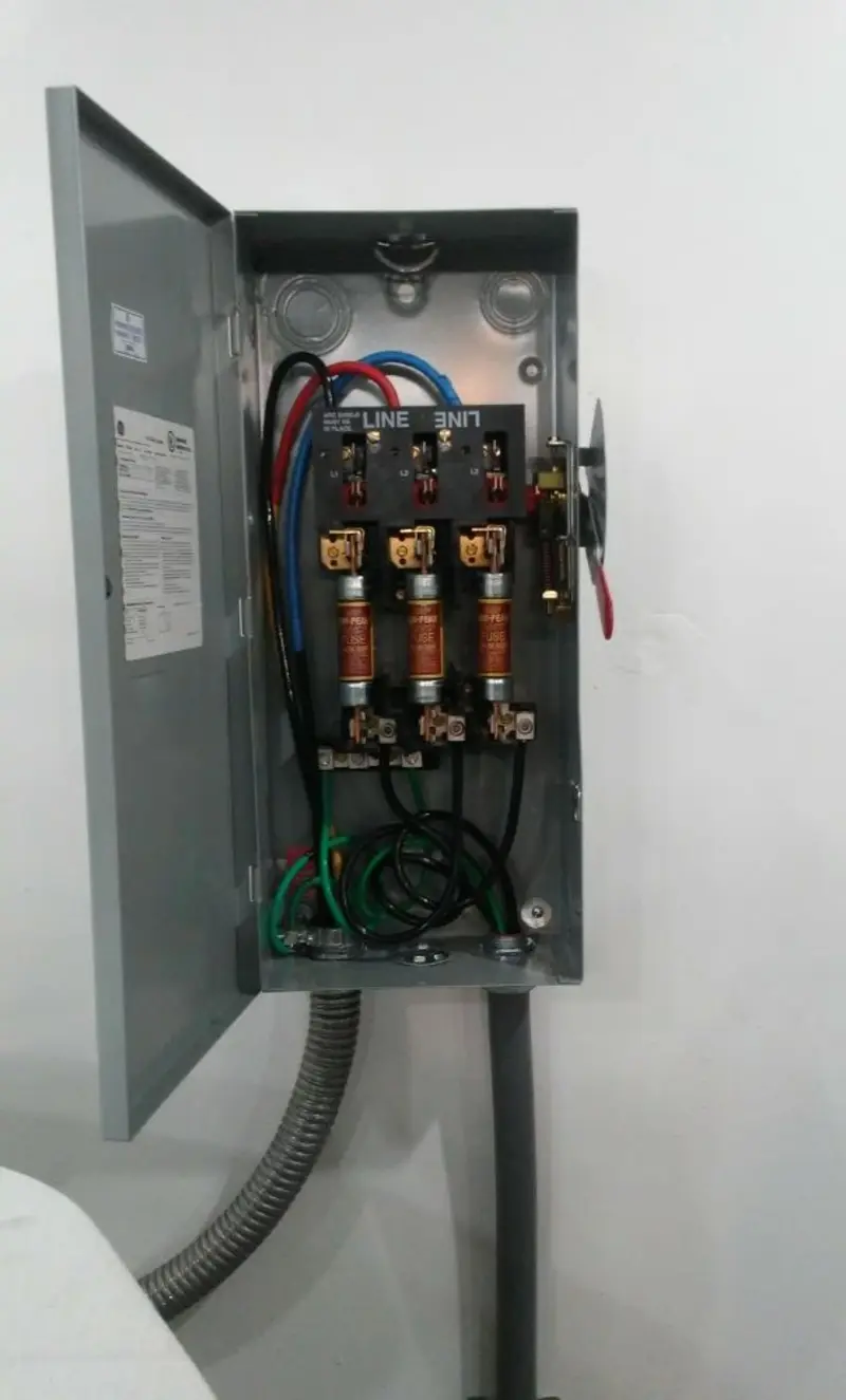 Three-phase disconnect switch installed for Smoke Detector Installation in Cookeville